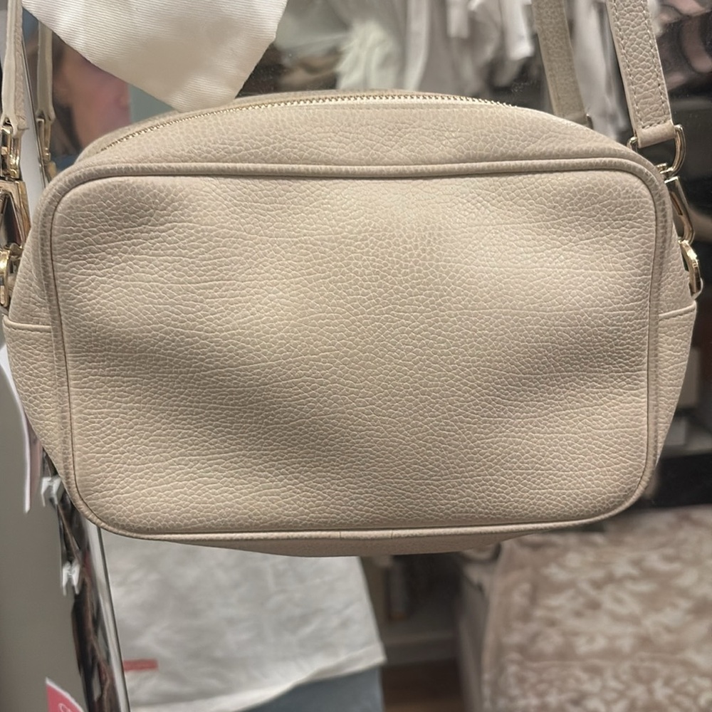 Beautiful. Brand new ish. crème bag with star and crossbody. Classic - Picture 4 of 8